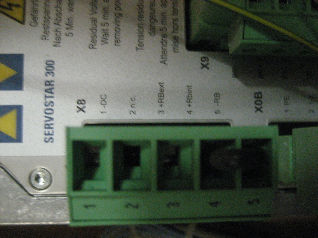 servostar300-conn-X8